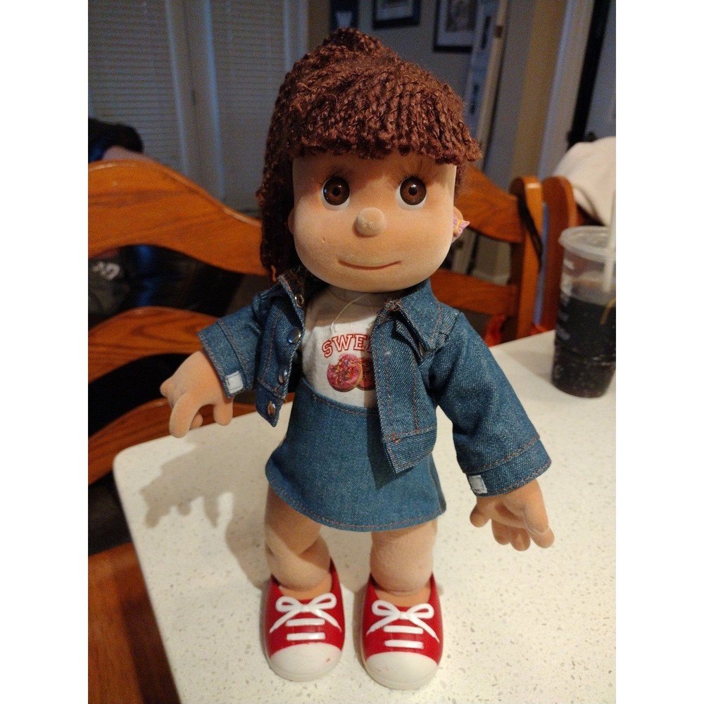 2007 The Play Along Playalong Club Doll by Jakks Pacific Zoe Madison Jointed 14"